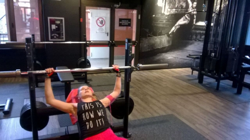 Chest press with 20 kg