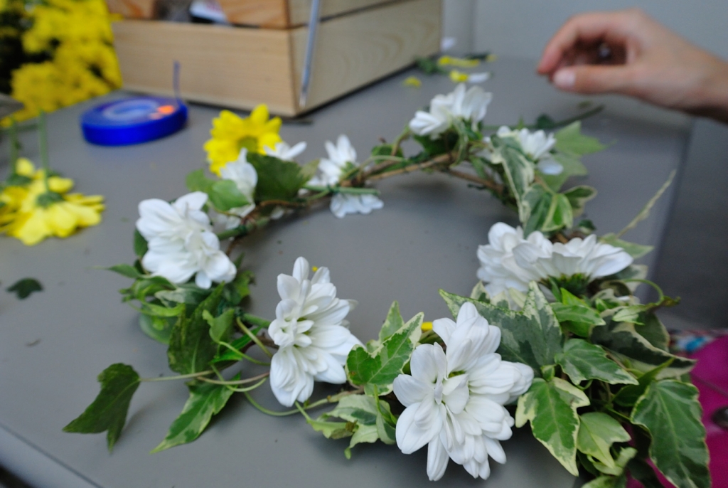 Voilà! a simple flower crown is ready