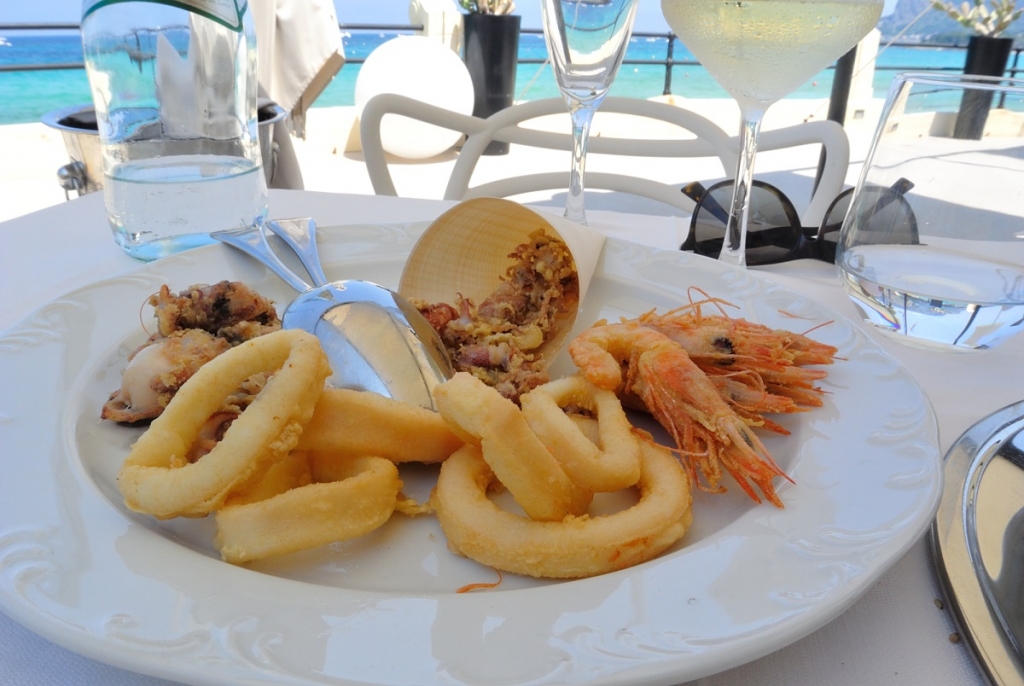 Mix of fried sea food