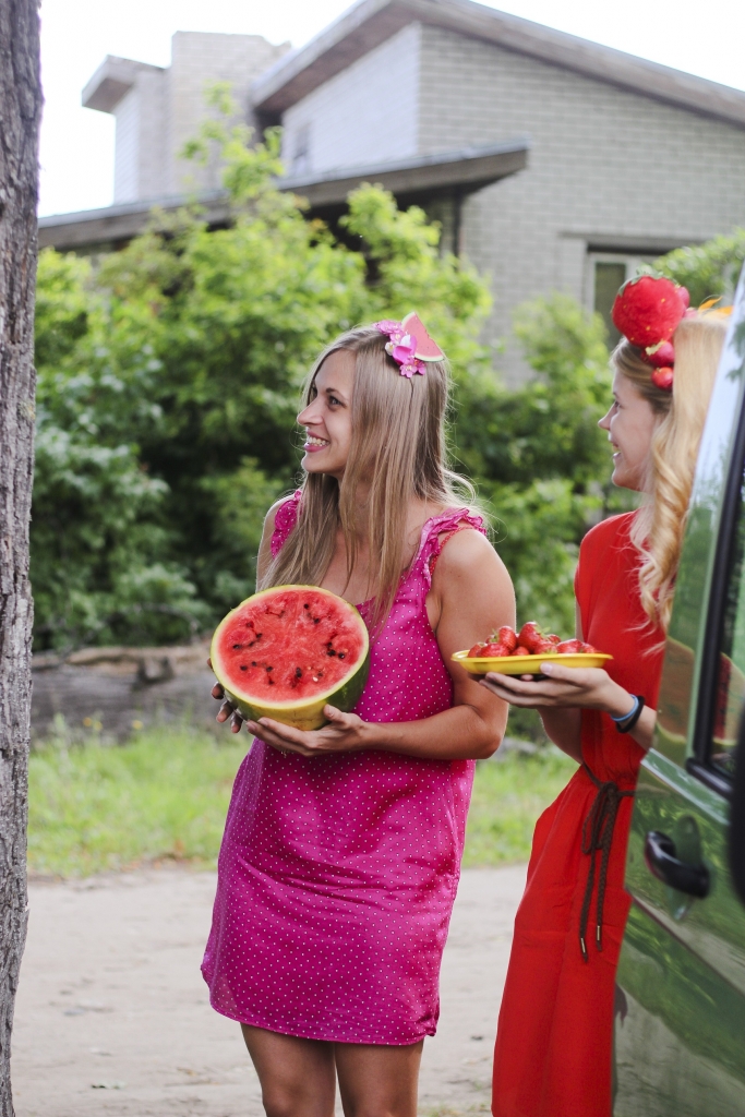 Watermelon is the fruit/berry of the summer