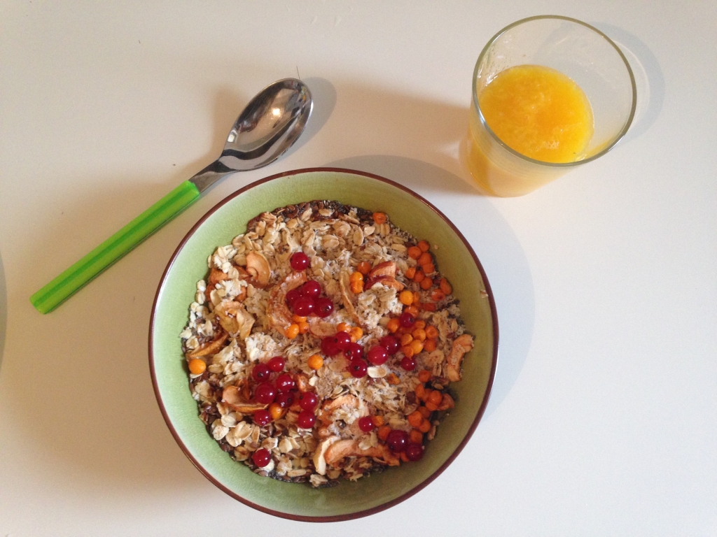 breakfast oats with berries | www.missathletique.com