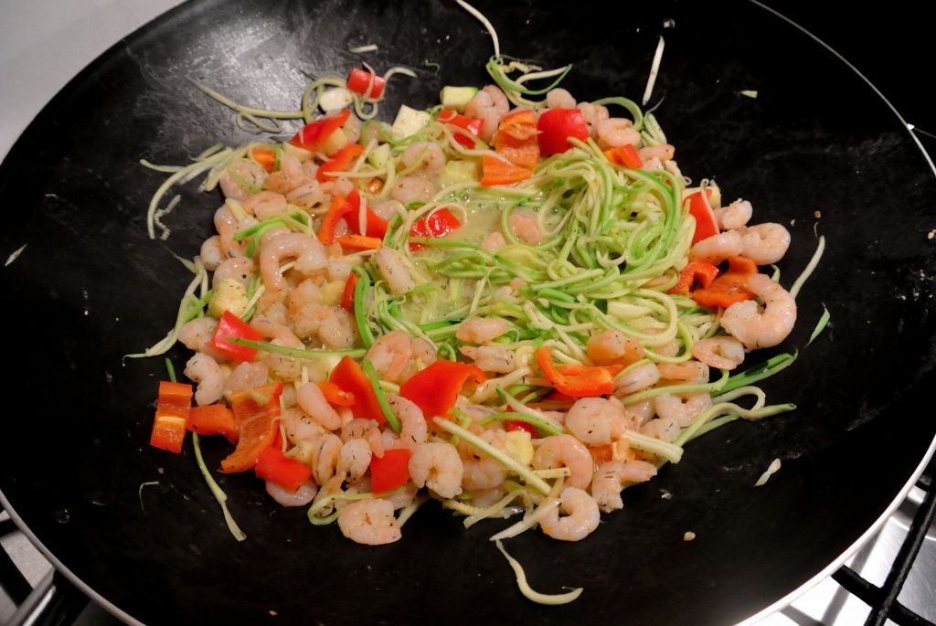 Shrimp zoodles prepared in wok | www.missathletique.com