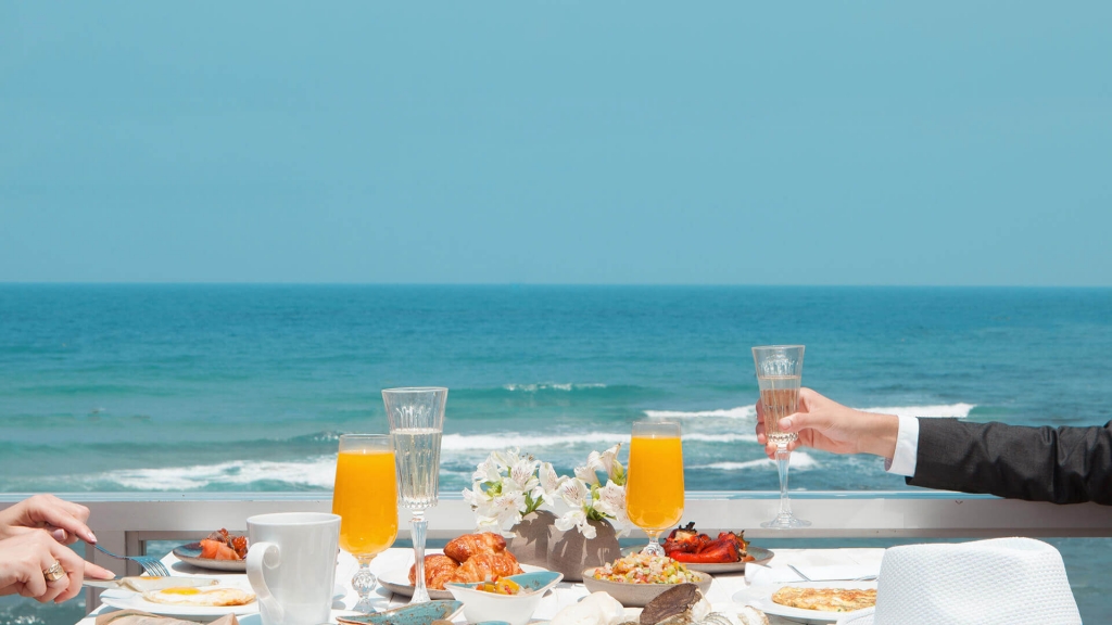 Breakfast on the beach of Tel Aviv