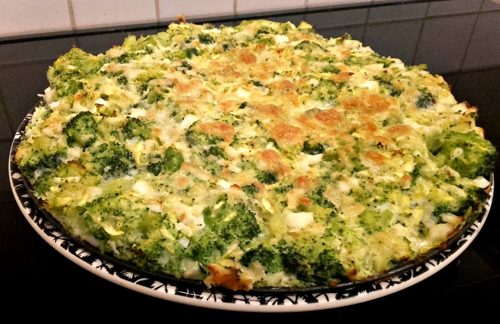 Egg and broccoli casserole - perfect protein source for dinner y Miss Athletique www.missathletique.com