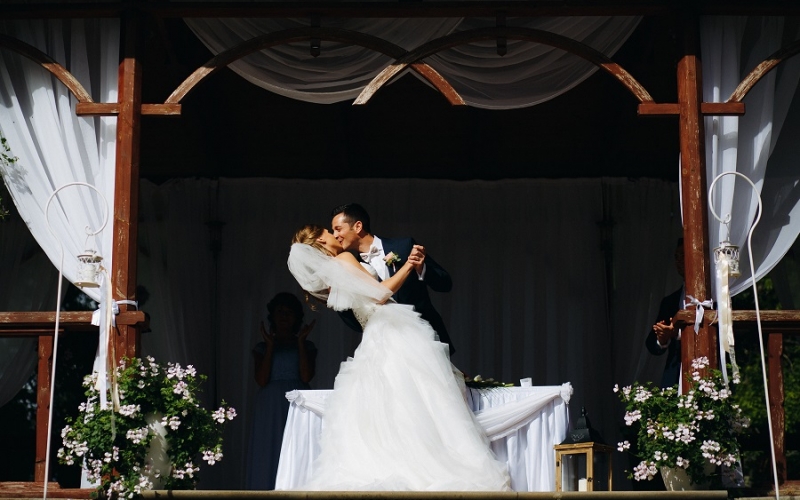 (MY) Summer wedding in charming hunters castle in Latvia